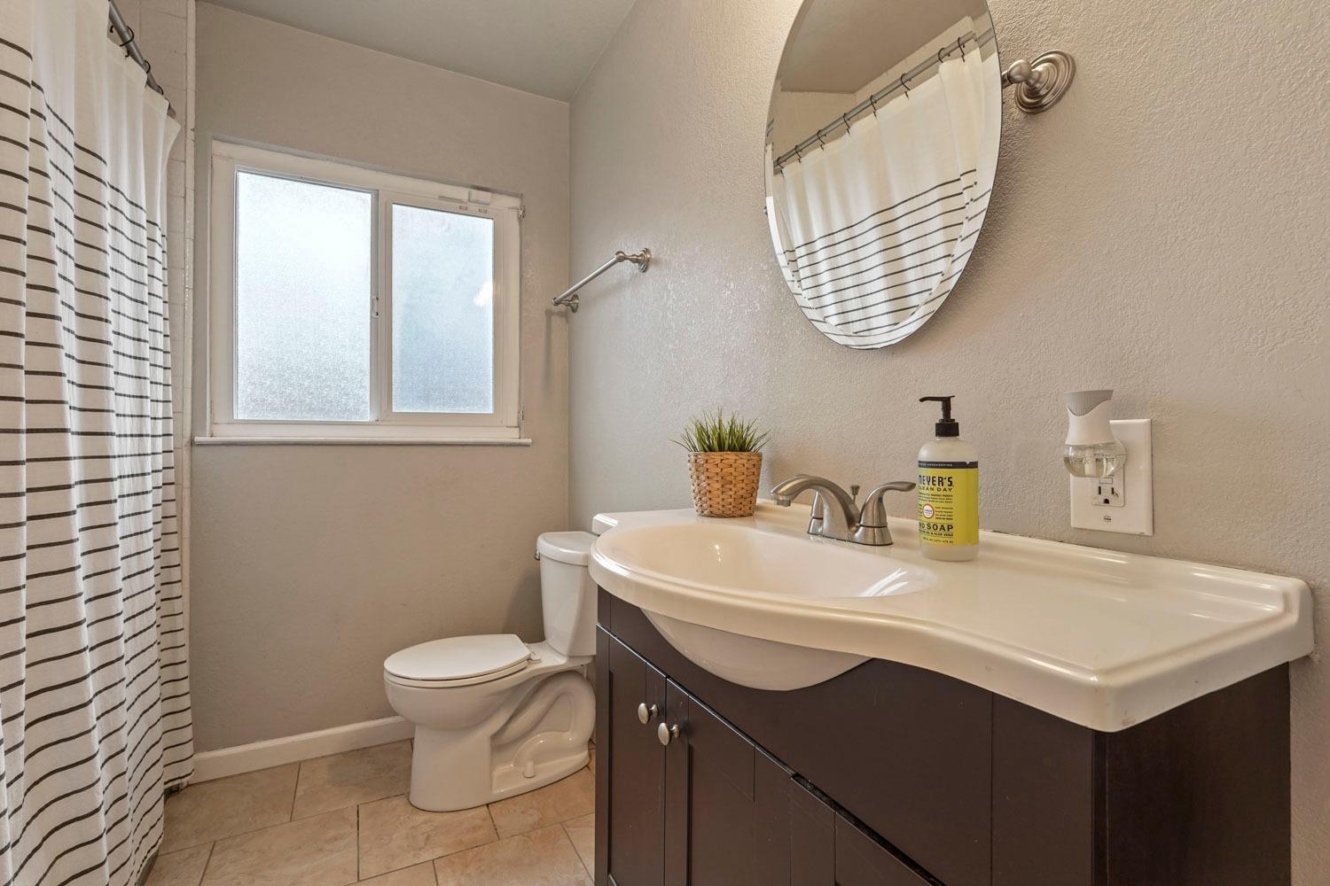 Detail Gallery Image 31 of 44 For 1020 Stanton Way, Stockton,  CA 95207 - 3 Beds | 2/1 Baths