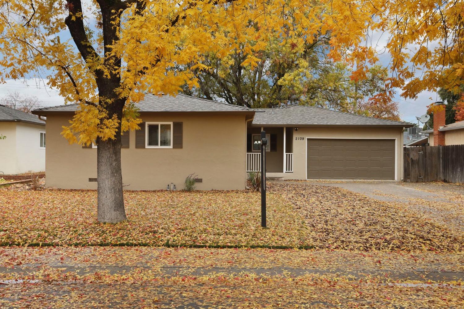 Detail Gallery Image 3 of 34 For 2109 Geneva Dr, Modesto,  CA 95350 - 3 Beds | 1/1 Baths