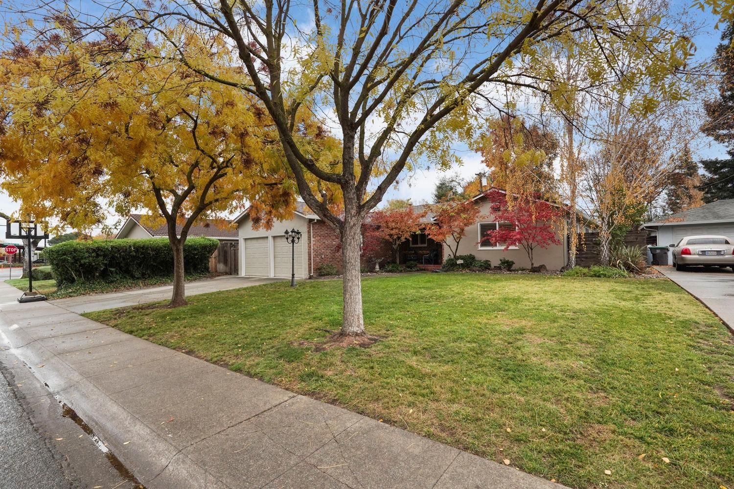 Detail Gallery Image 5 of 44 For 1020 Stanton Way, Stockton,  CA 95207 - 3 Beds | 2/1 Baths