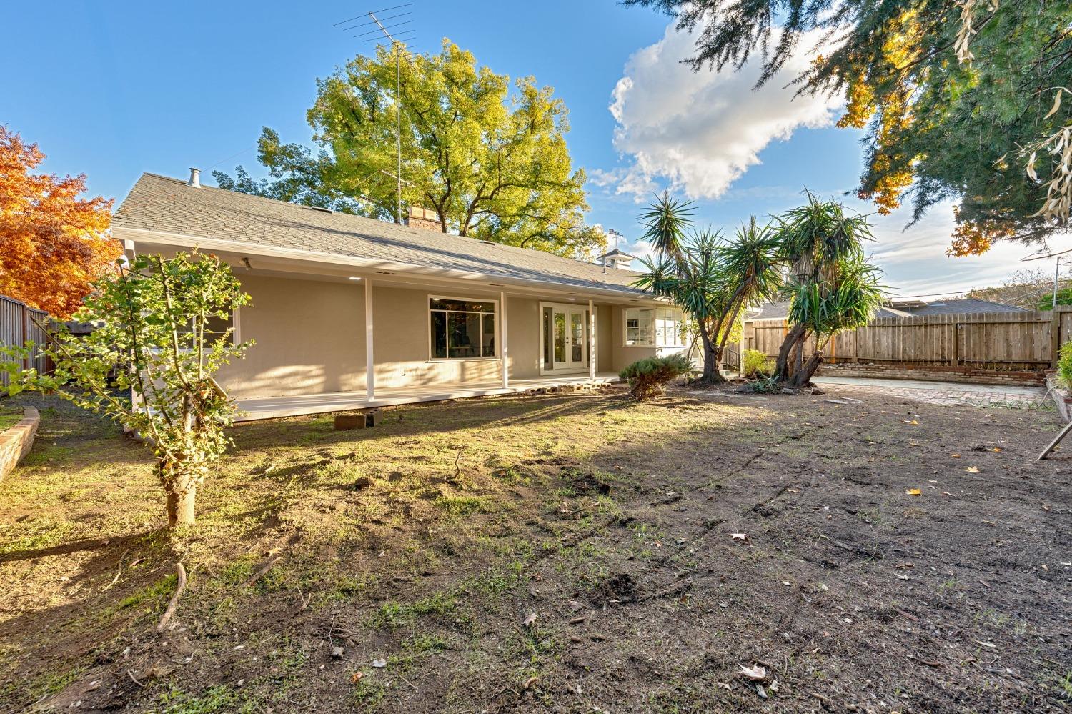 Detail Gallery Image 40 of 58 For 4730 S Land Park Dr, Sacramento,  CA 95822 - 3 Beds | 2/1 Baths