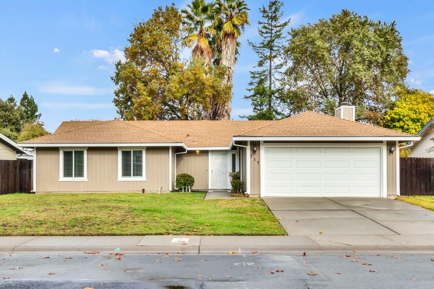 Detail Gallery Image 1 of 54 For 717 Cecilyn Way, Sacramento,  CA 95831 - 3 Beds | 2 Baths