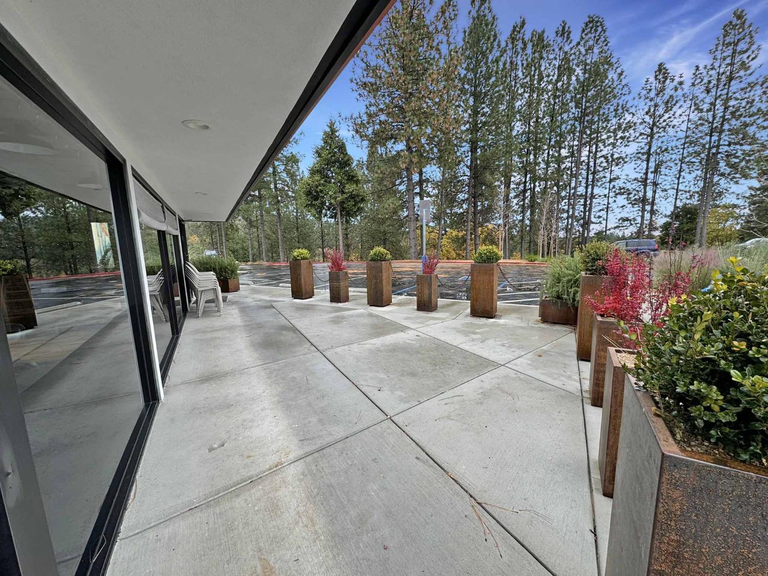 Detail Gallery Image 2 of 9 For 101 W Mcknight Way #D,  Grass Valley,  CA 95949 - – Beds | – Baths