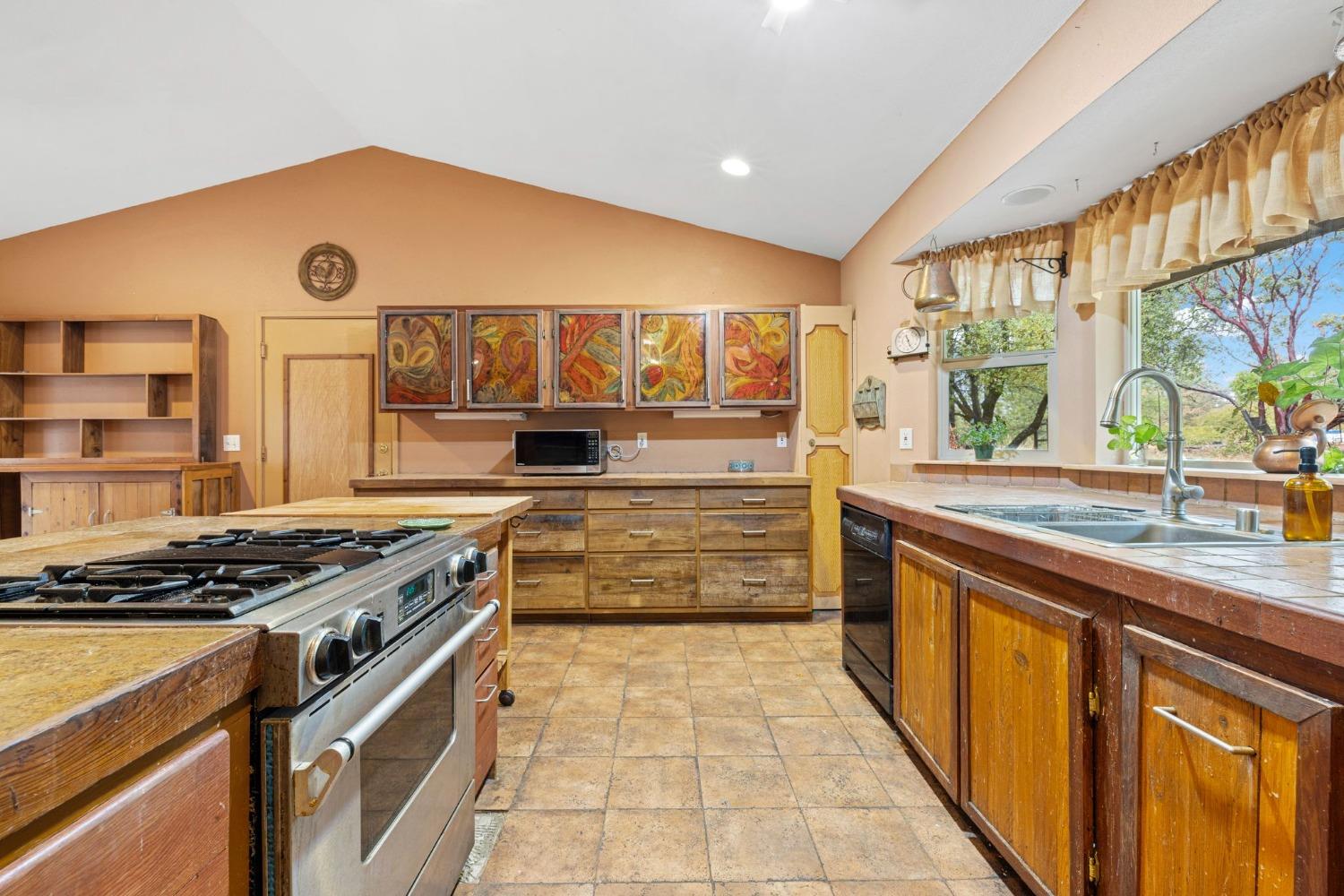 Detail Gallery Image 21 of 61 For 7121 Tumeli Ln, Placerville,  CA 95667 - 2 Beds | 2/1 Baths