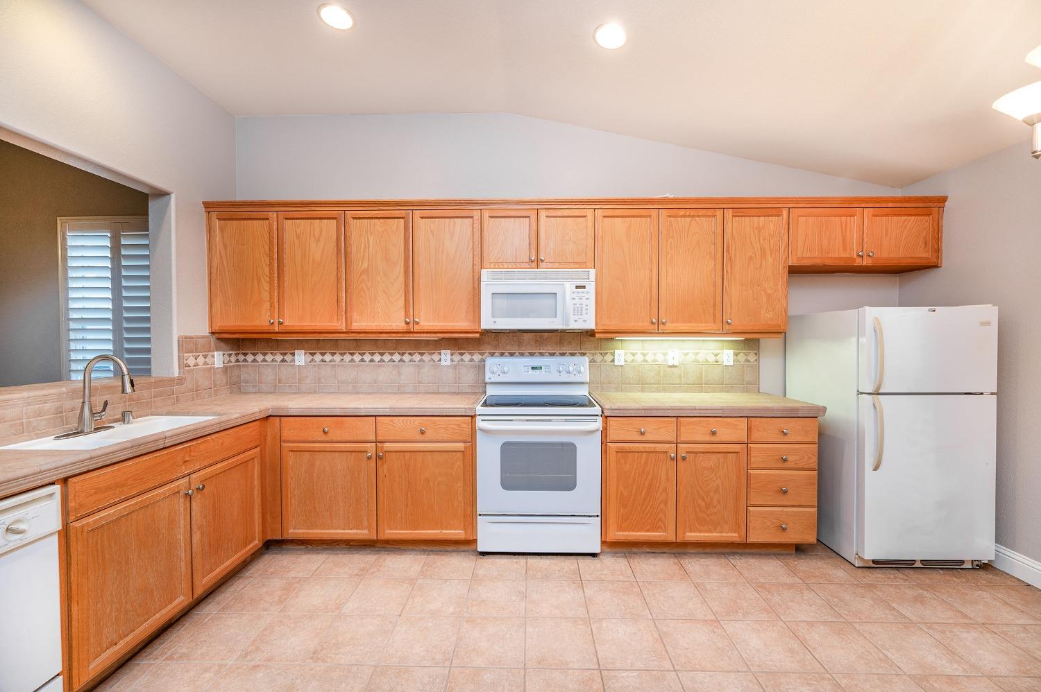 Detail Gallery Image 10 of 32 For 2372 Mountain Springs Dr, Turlock,  CA 95382 - 2 Beds | 2 Baths