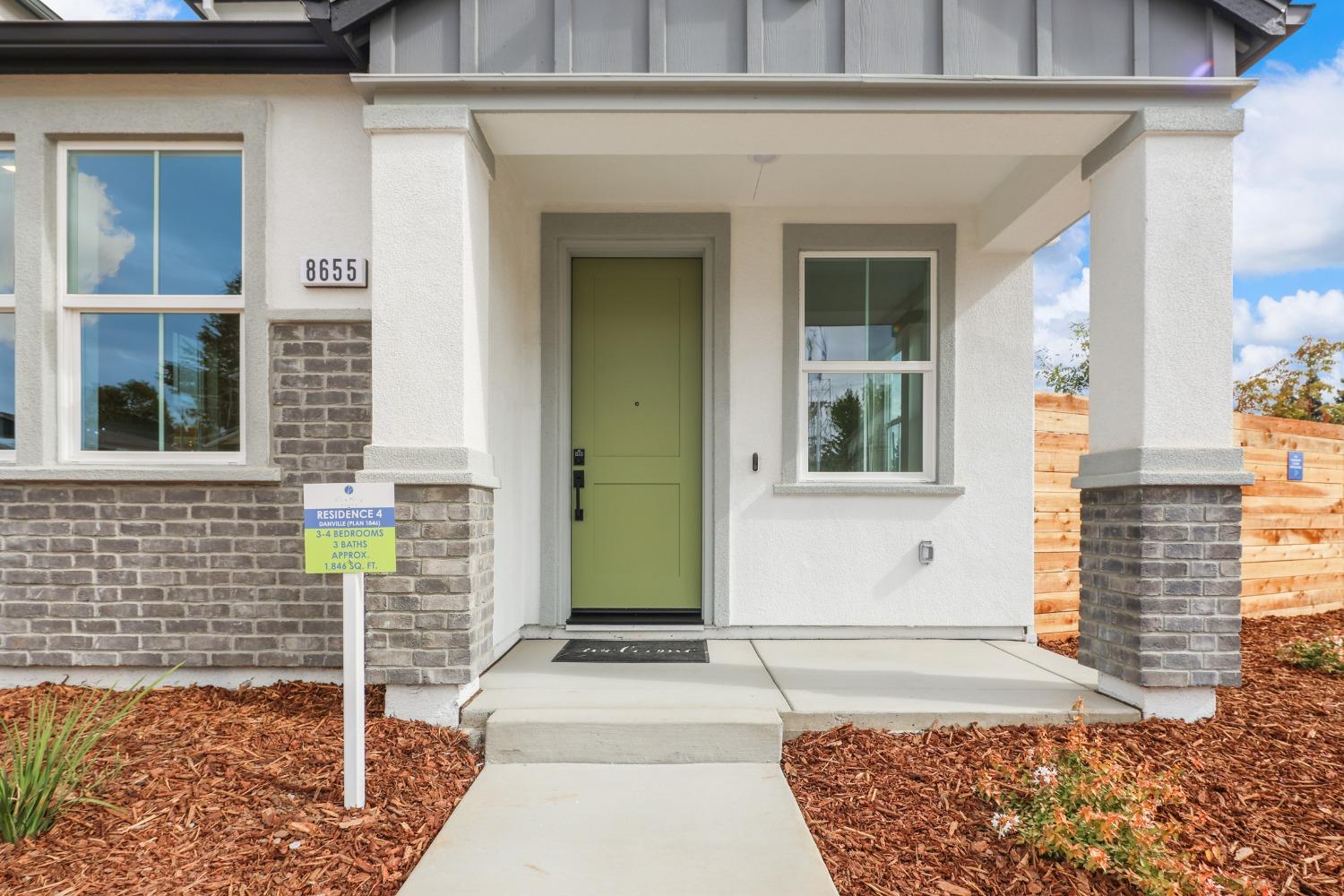 Detail Gallery Image 2 of 45 For 8654 Starburst Way, Sacramento,  CA 95823 - 4 Beds | 2/1 Baths