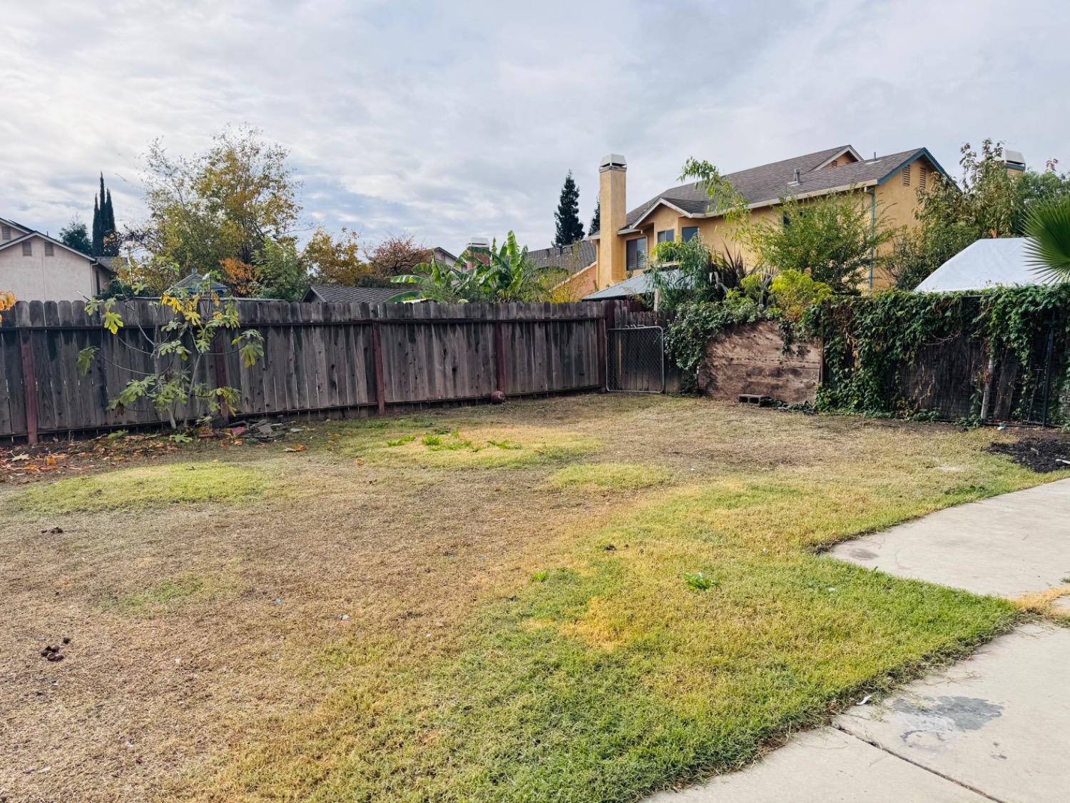 Detail Gallery Image 38 of 43 For 1718 Hammertown Dr, Stockton,  CA 95210 - 4 Beds | 2/1 Baths