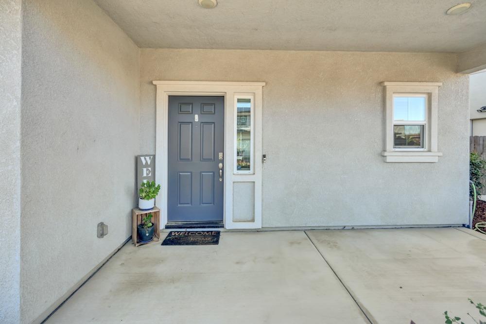 Detail Gallery Image 4 of 52 For 3606 Cormac Way, Sacramento,  CA 95835 - 3 Beds | 2/1 Baths