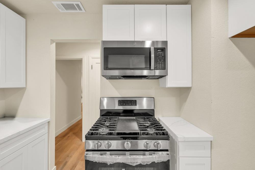 Detail Gallery Image 11 of 30 For 1041 Darnel Way, Sacramento,  CA 95822 - 2 Beds | 2 Baths