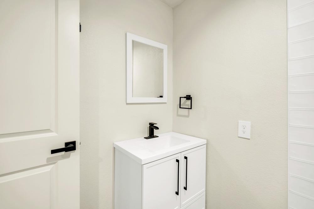 Detail Gallery Image 8 of 30 For 1041 Darnel Way, Sacramento,  CA 95822 - 2 Beds | 2 Baths