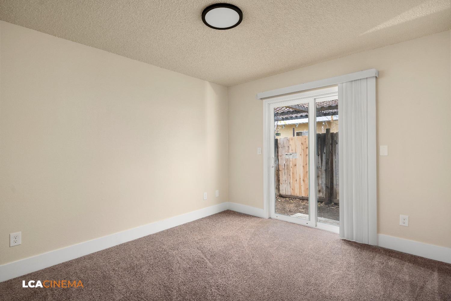 Detail Gallery Image 15 of 27 For 690 Brentwood Dr, Bakersfield,  CA 93306 - 4 Beds | 2 Baths