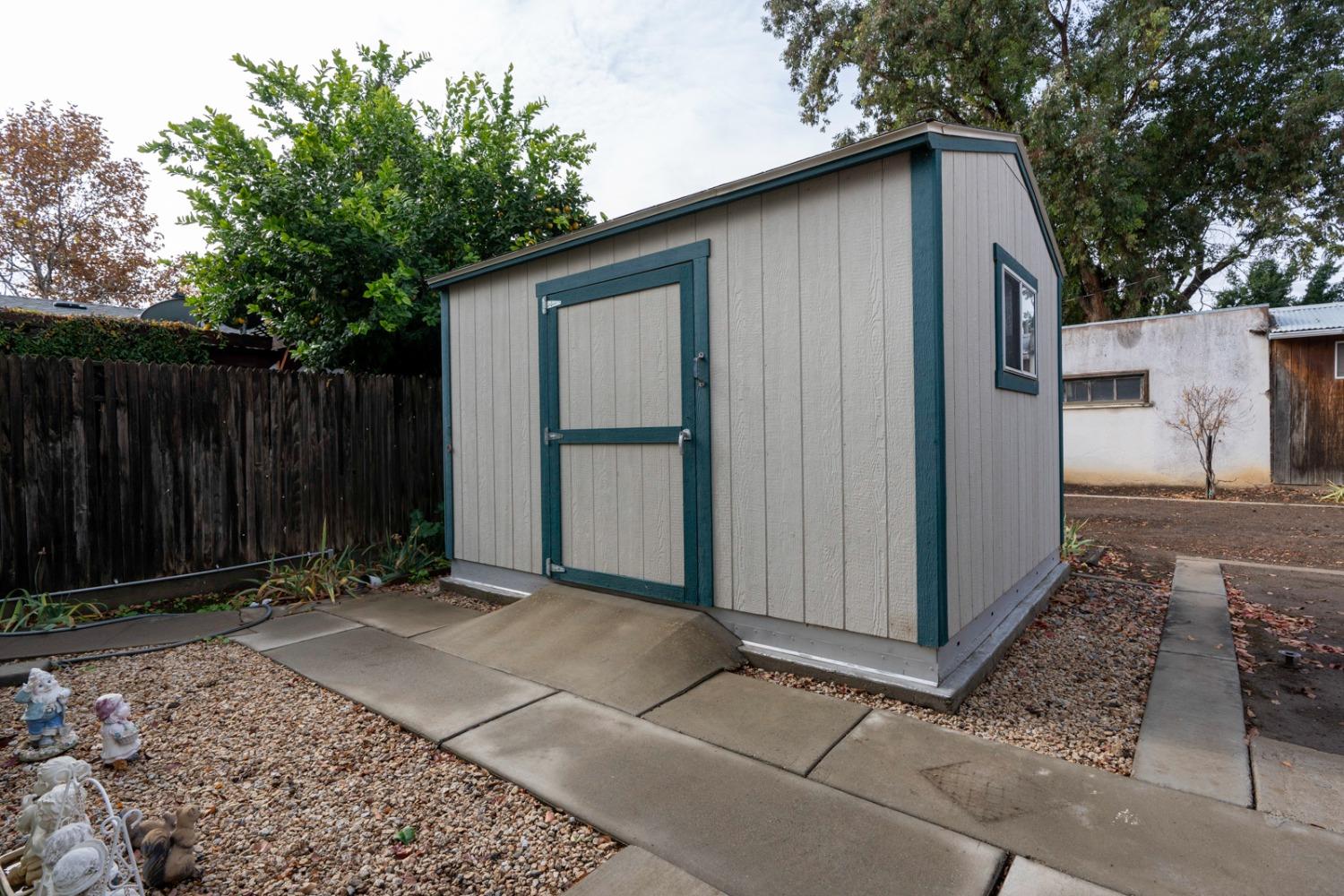 Detail Gallery Image 36 of 42 For 1415 S 4th St, Los Banos,  CA 93635 - 3 Beds | 2 Baths