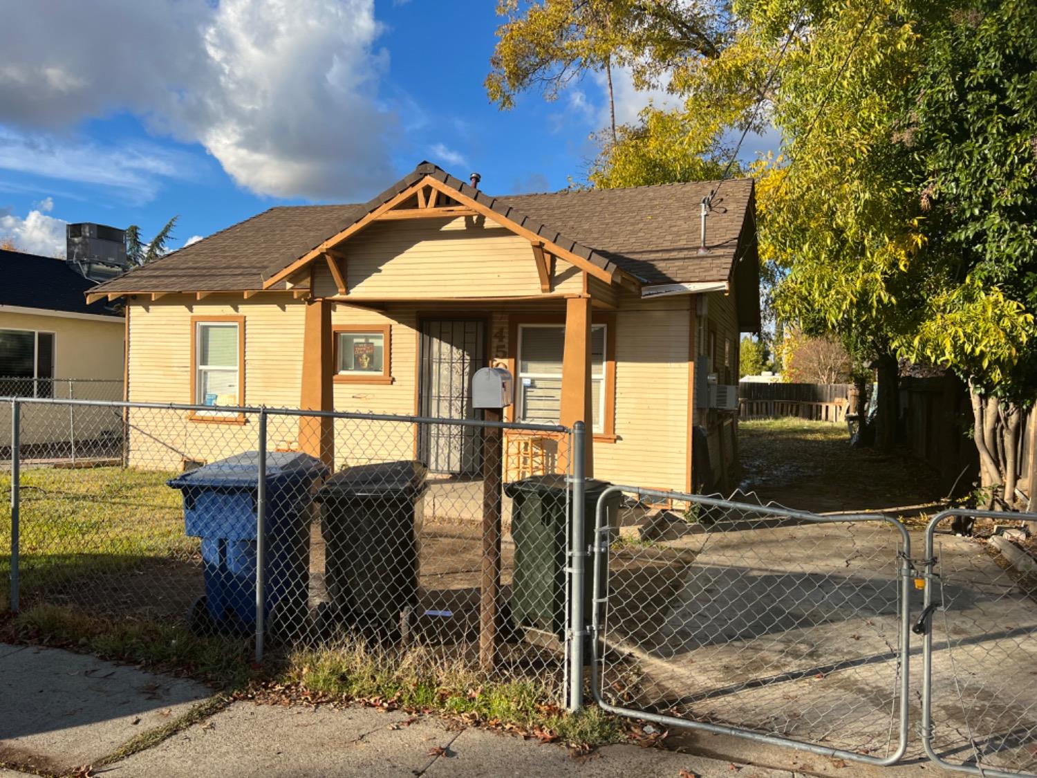 Detail Gallery Image 3 of 3 For 4505 Parker Ave, Sacramento,  CA 95820 - 2 Beds | 1 Baths