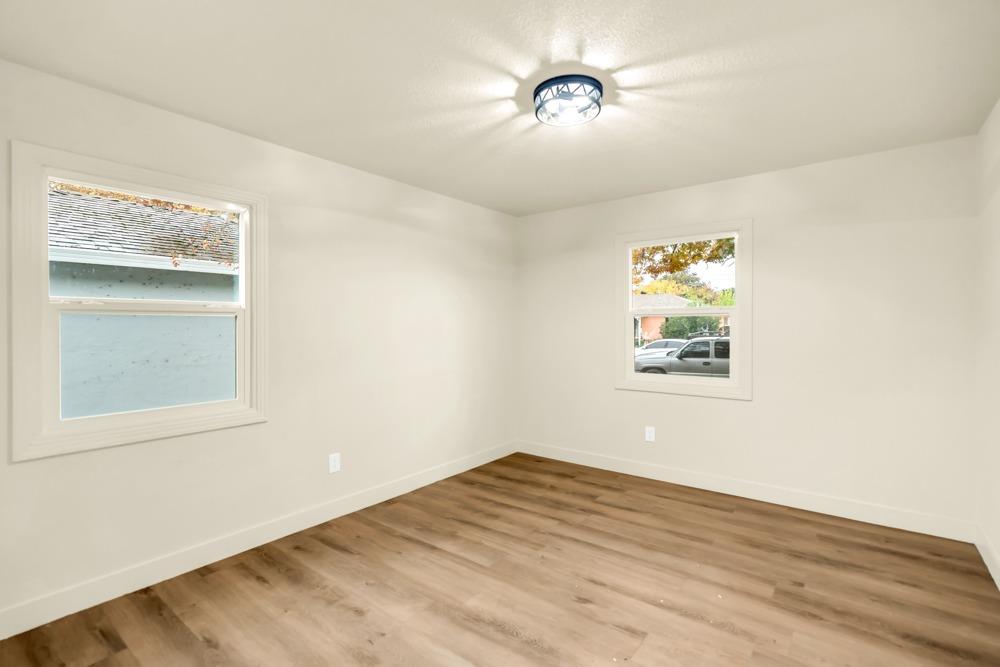 Detail Gallery Image 4 of 30 For 1041 Darnel Way, Sacramento,  CA 95822 - 2 Beds | 2 Baths