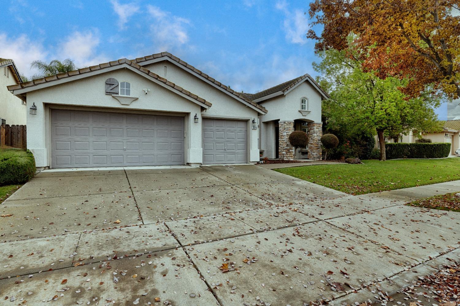 Detail Gallery Image 1 of 27 For 3315 Jamaica St, West Sacramento,  CA 95691 - 4 Beds | 2 Baths