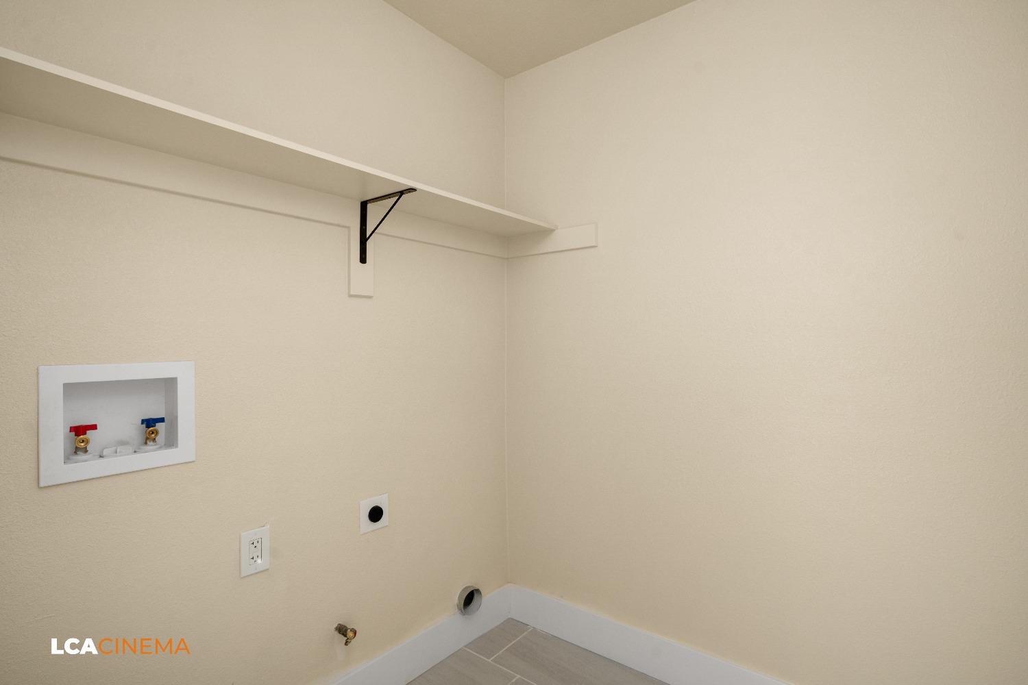 Detail Gallery Image 11 of 27 For 690 Brentwood Dr, Bakersfield,  CA 93306 - 4 Beds | 2 Baths