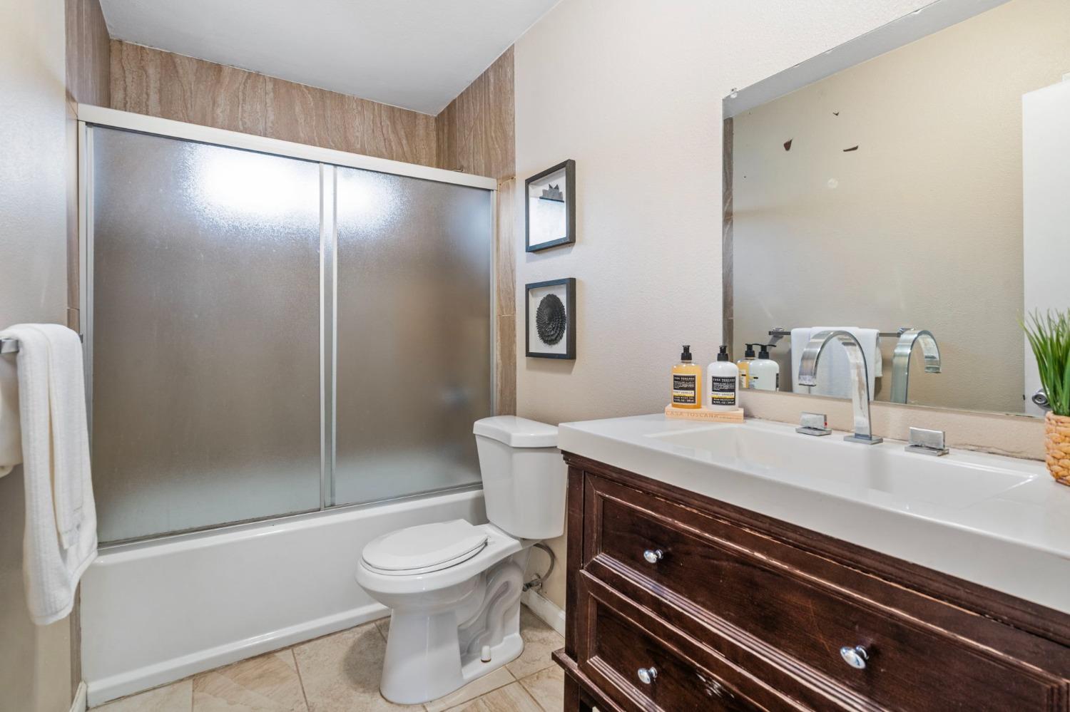 Detail Gallery Image 23 of 28 For 308 Serrano Way, Stockton,  CA 95207 - 3 Beds | 2 Baths