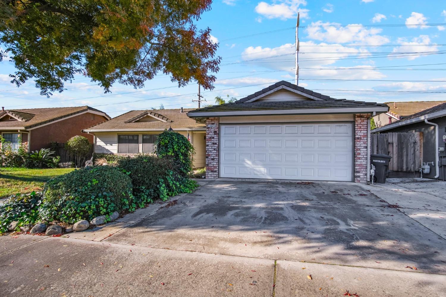 Detail Gallery Image 3 of 26 For 1625 Charlottesville Ln, Ceres,  CA 95307 - 3 Beds | 2 Baths