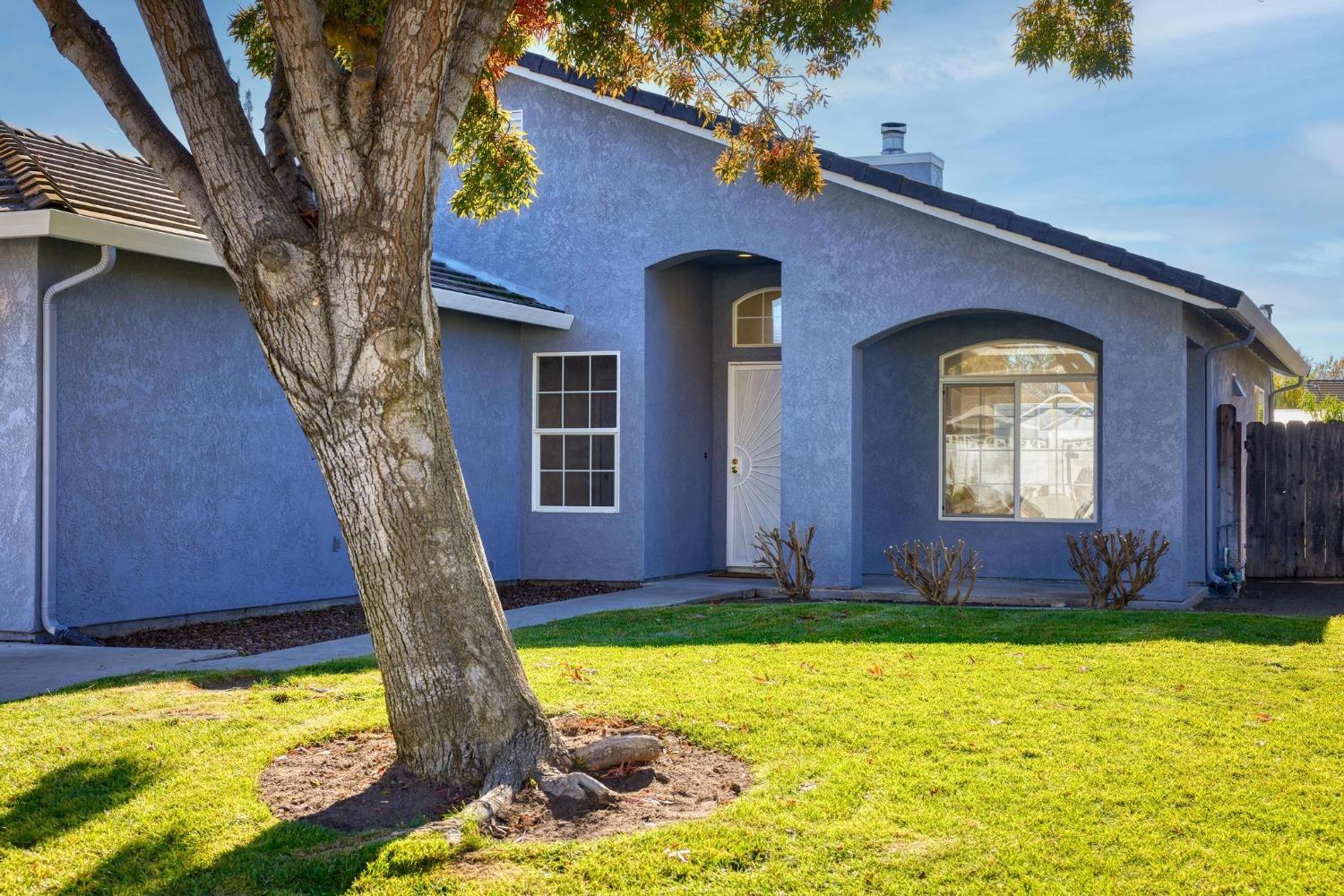 Detail Gallery Image 4 of 32 For 2104 Park East Dr, Modesto,  CA 95351 - 3 Beds | 2 Baths