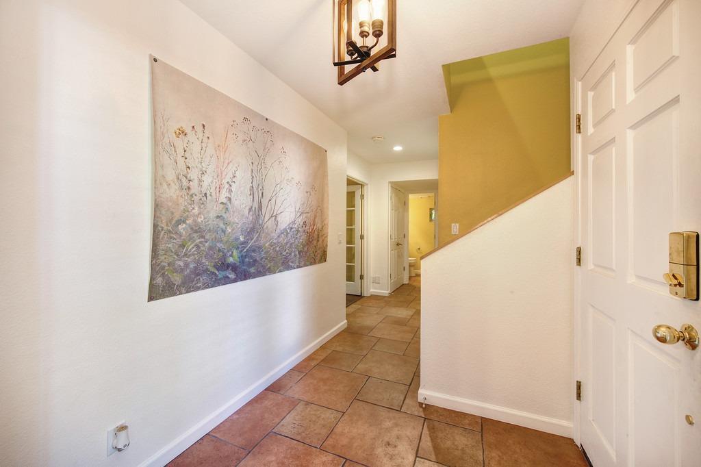 Detail Gallery Image 12 of 79 For 3702 Miwok Pl, Davis,  CA 95618 - 5 Beds | 2/1 Baths