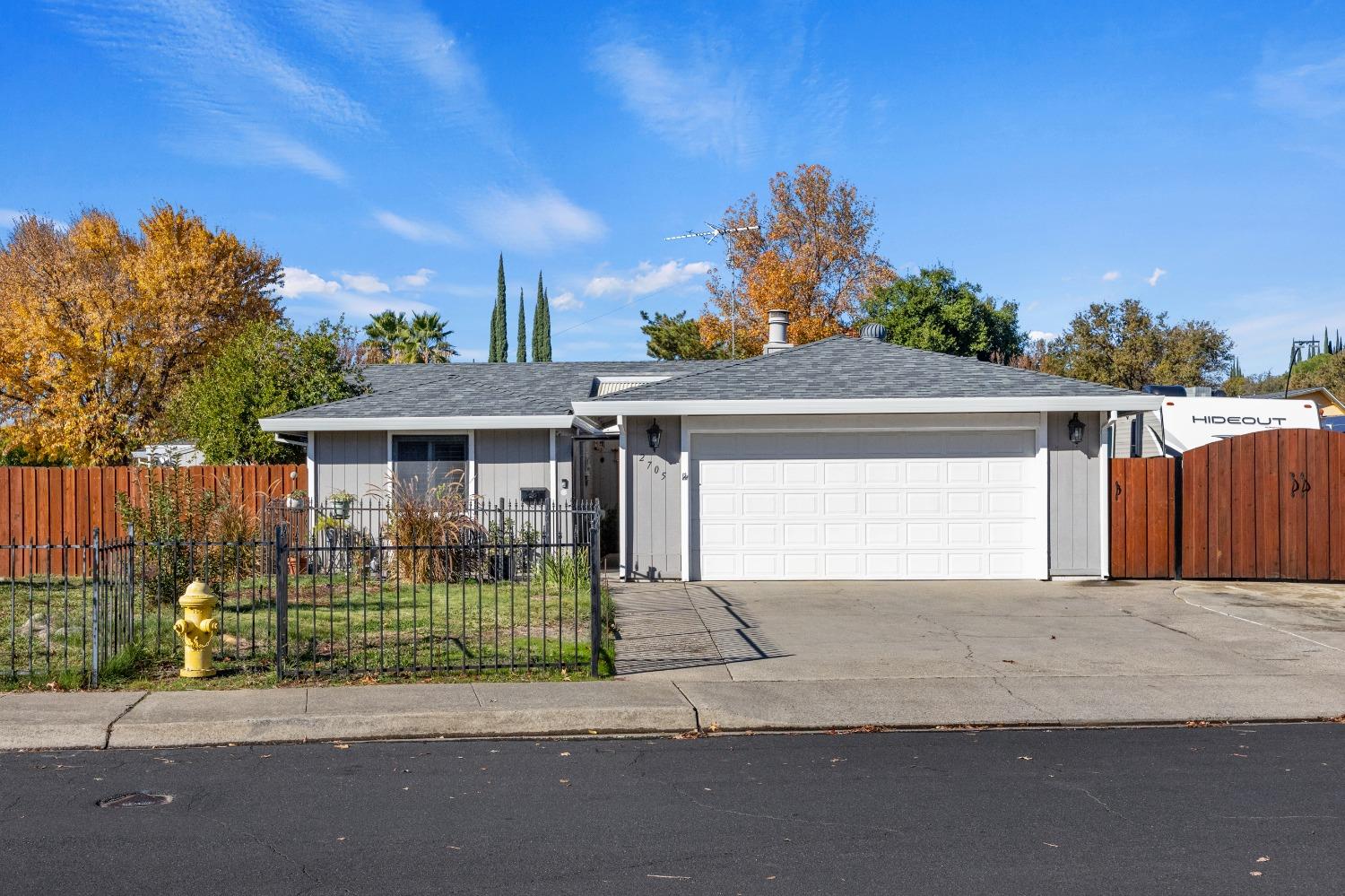 Detail Gallery Image 1 of 32 For 2705 Lassen Way, Rocklin,  CA 95677 - 3 Beds | 2 Baths