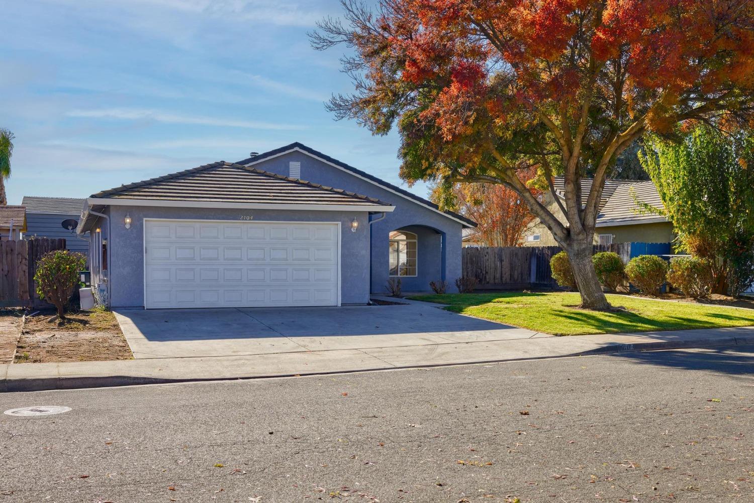 Detail Gallery Image 3 of 32 For 2104 Park East Dr, Modesto,  CA 95351 - 3 Beds | 2 Baths