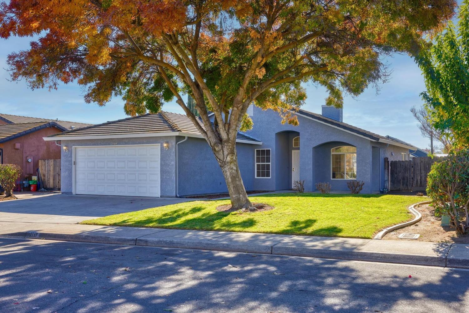 Detail Gallery Image 2 of 32 For 2104 Park East Dr, Modesto,  CA 95351 - 3 Beds | 2 Baths