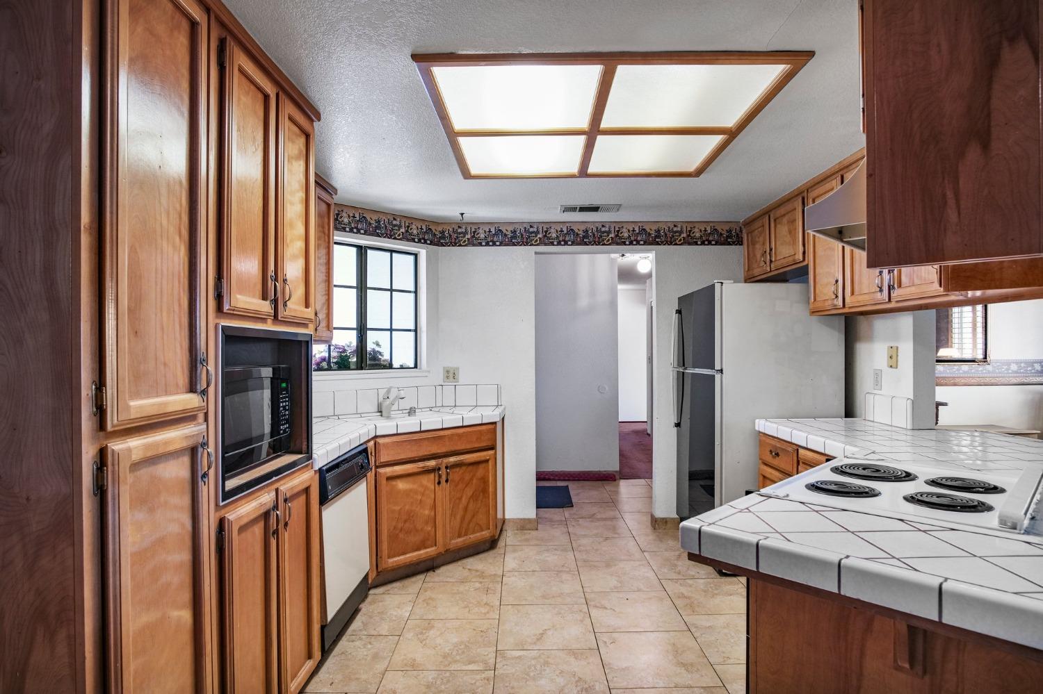 Detail Gallery Image 10 of 26 For 1625 Charlottesville Ln, Ceres,  CA 95307 - 3 Beds | 2 Baths