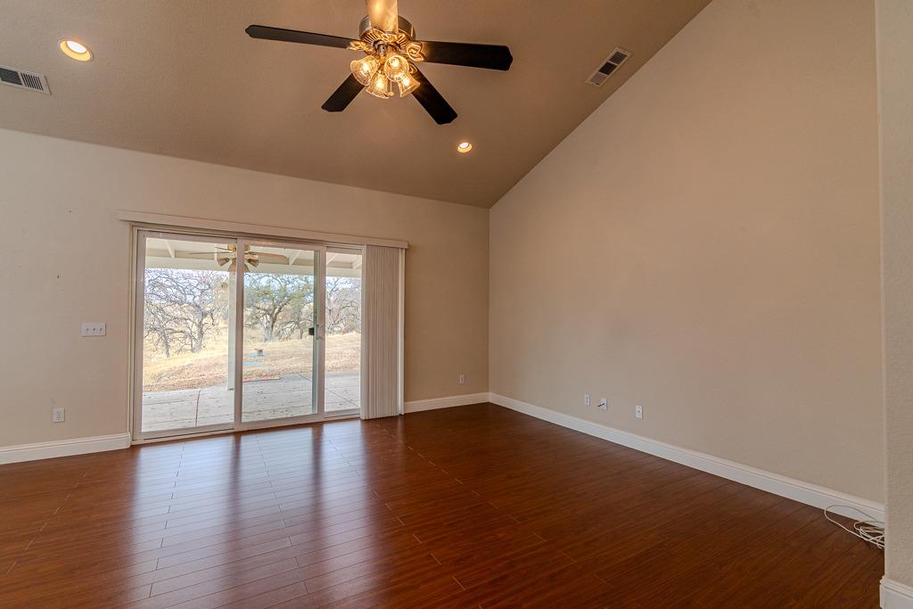 Detail Gallery Image 8 of 41 For 14868 Mona Ct, La Grange,  CA 95329 - 3 Beds | 2 Baths