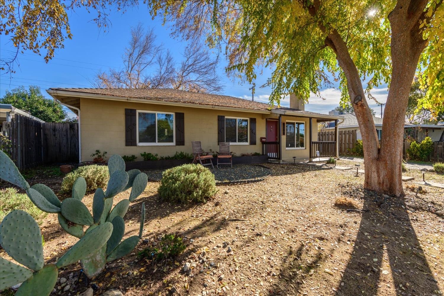 Detail Gallery Image 2 of 27 For 5200 Valletta Way, Sacramento,  CA 95820 - 3 Beds | 1 Baths