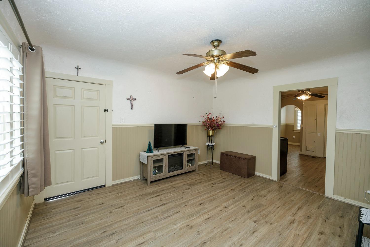 Detail Gallery Image 4 of 35 For 179 6th St, Gustine,  CA 95322 - 2 Beds | 1 Baths