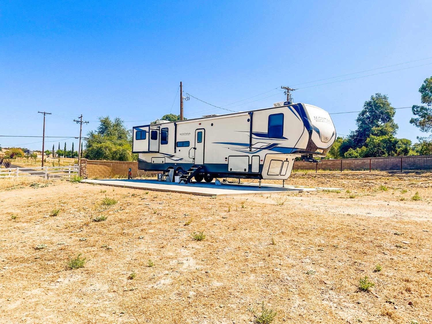 Detail Gallery Image 9 of 45 For 220 Emerald Ln, Valley Springs,  CA 95252 - 3 Beds | 2 Baths