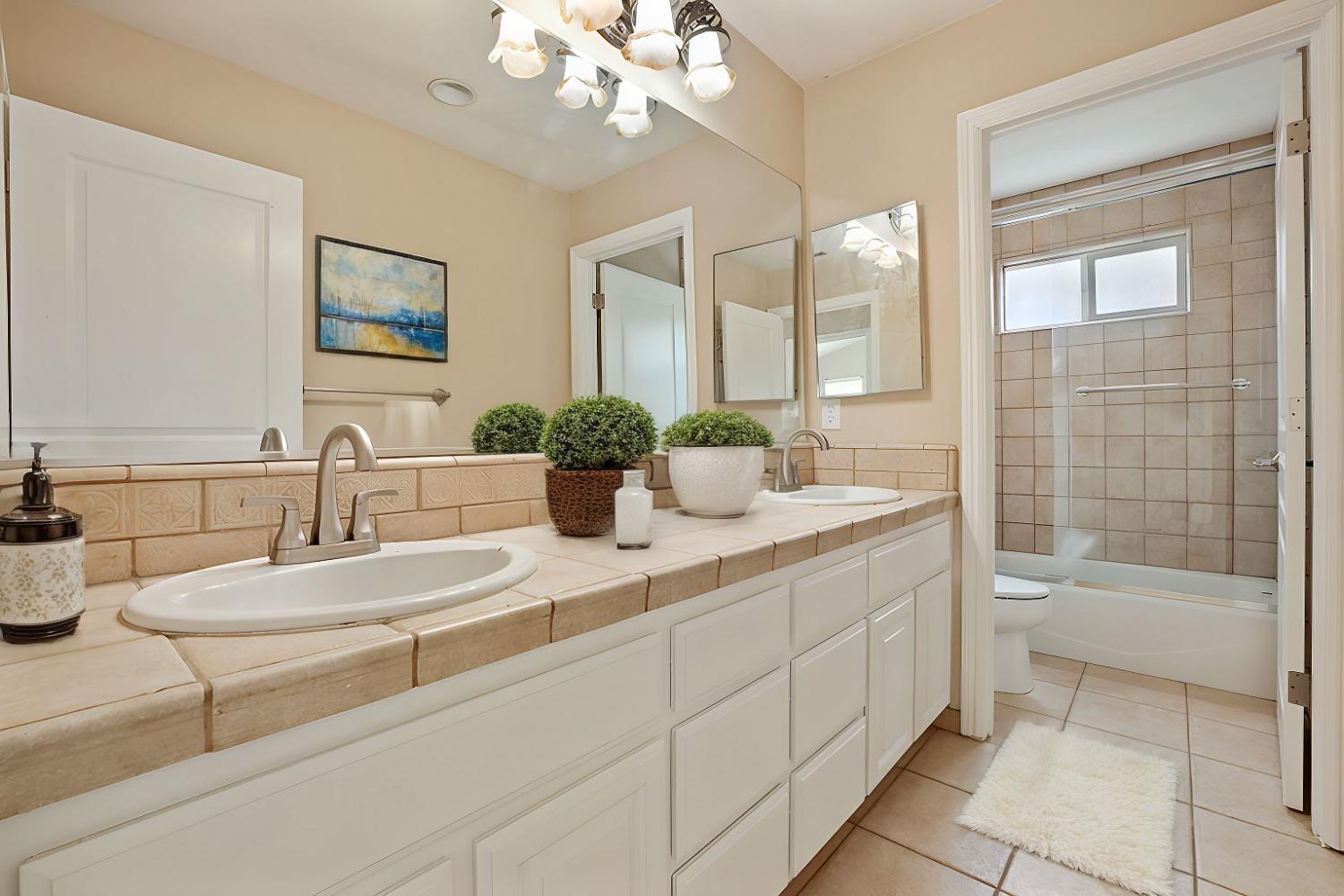 Detail Gallery Image 15 of 52 For 732 Creekside Ct, Gilroy,  CA 95020 - 4 Beds | 2/1 Baths