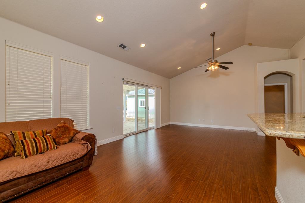 Detail Gallery Image 10 of 41 For 14868 Mona Ct, La Grange,  CA 95329 - 3 Beds | 2 Baths