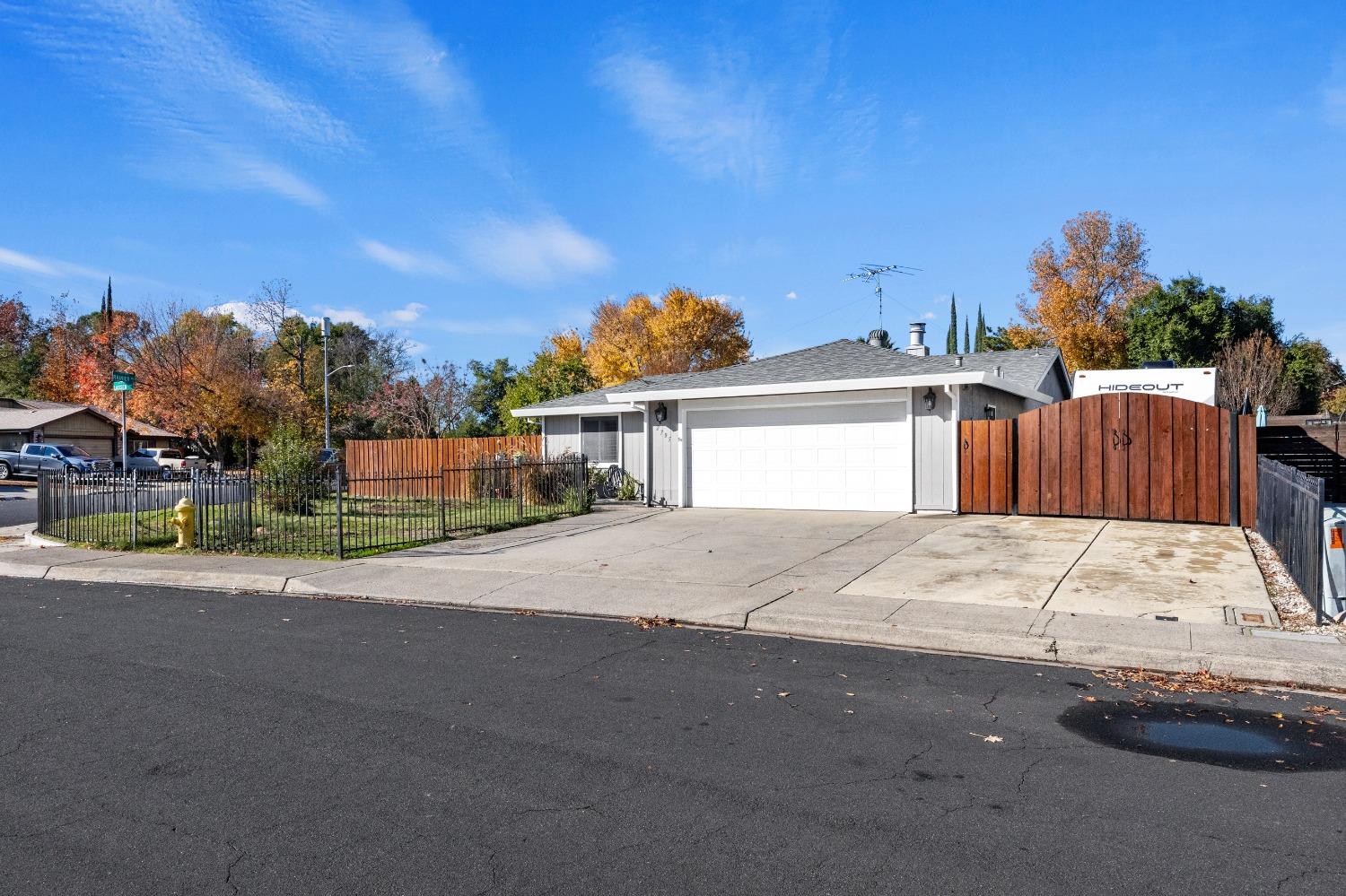 Detail Gallery Image 2 of 32 For 2705 Lassen Way, Rocklin,  CA 95677 - 3 Beds | 2 Baths