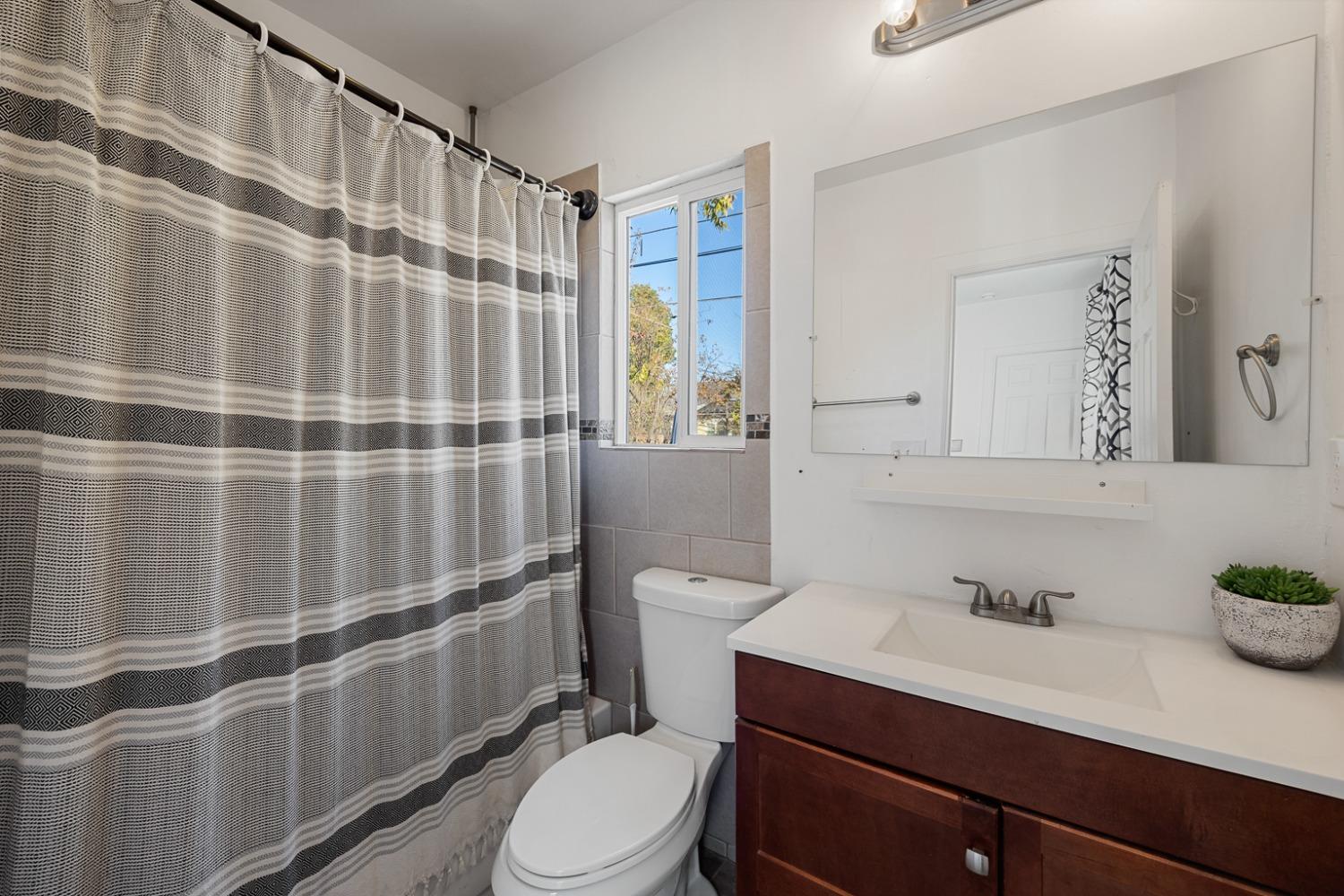 Detail Gallery Image 24 of 38 For 3351 42nd St, Sacramento,  CA 95817 - 3 Beds | 2 Baths