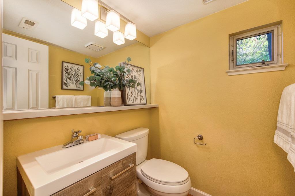 Detail Gallery Image 18 of 79 For 3702 Miwok Pl, Davis,  CA 95618 - 5 Beds | 2/1 Baths