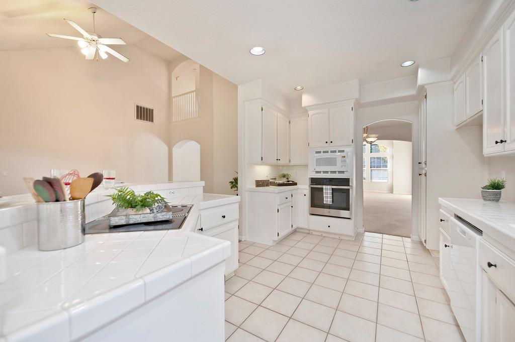 Detail Gallery Image 9 of 40 For 6911 Fallsbrook, Granite Bay,  CA 95746 - 4 Beds | 2/1 Baths