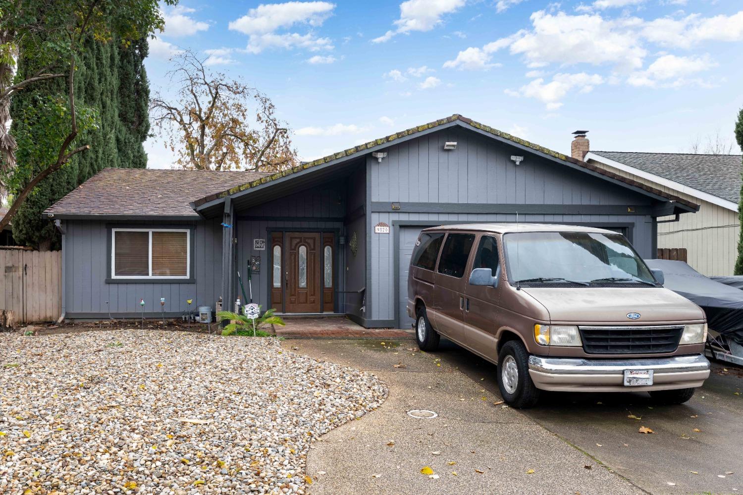 Detail Gallery Image 1 of 28 For 9820 Winterwood Way, Sacramento,  CA 95827 - 3 Beds | 2 Baths