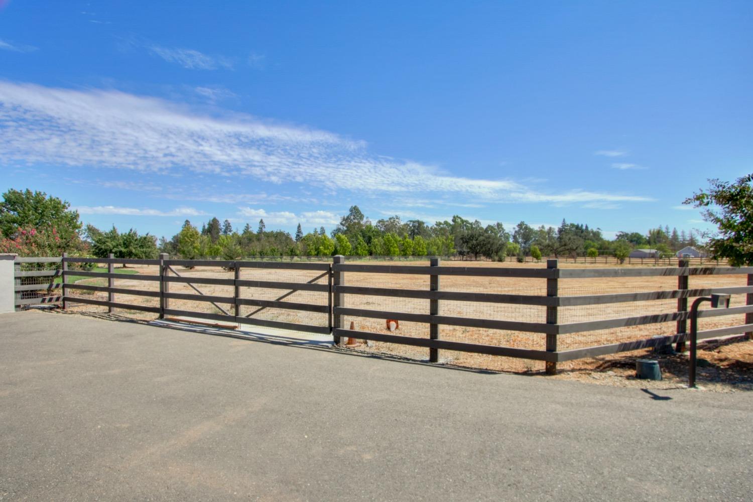 Detail Gallery Image 25 of 30 For 10137 Bond Rd, Elk Grove,  CA 95624 - 5 Beds | 4 Baths