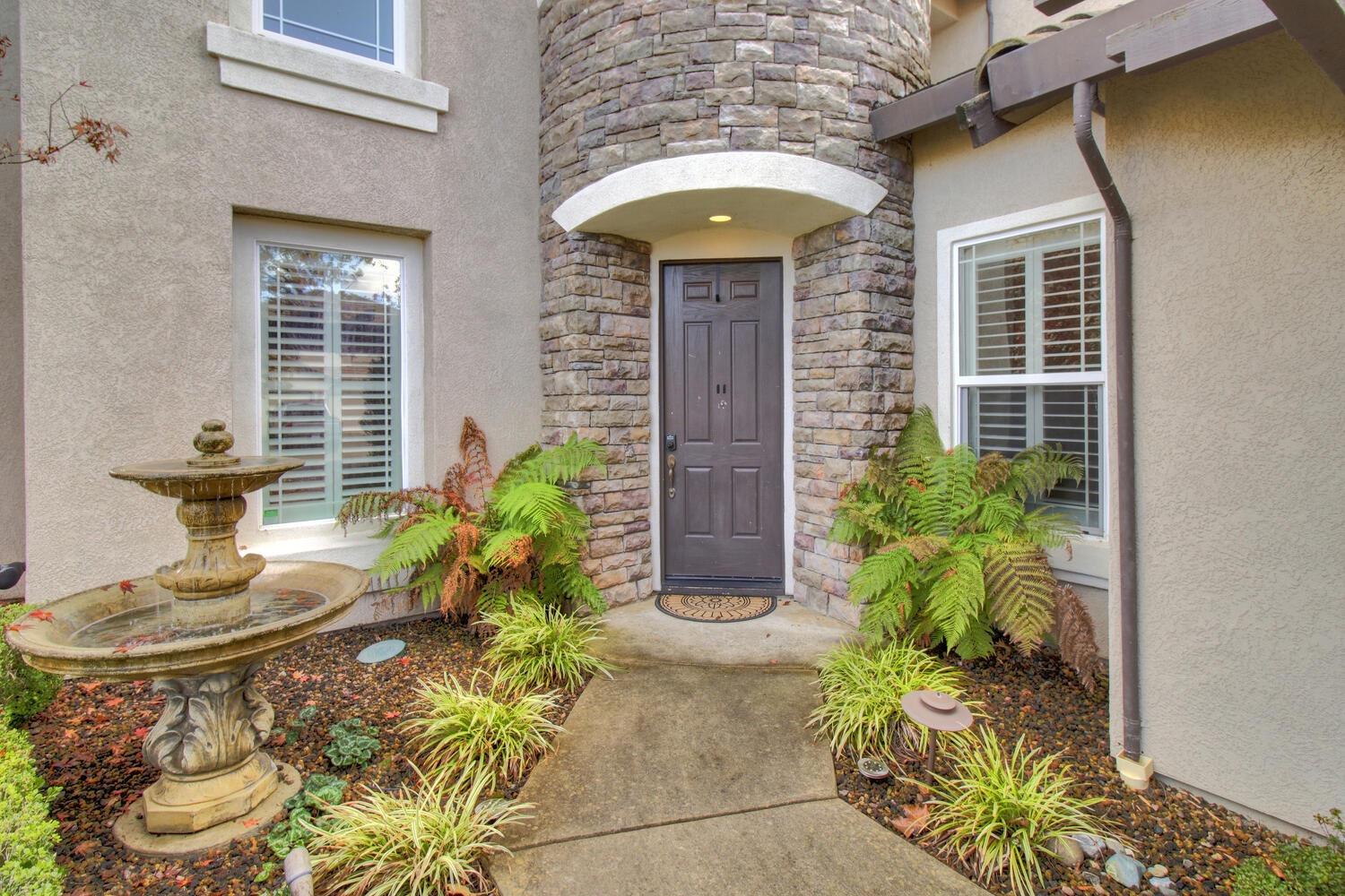 Detail Gallery Image 4 of 69 For 2701 W Pintail Way, Elk Grove,  CA 95757 - 5 Beds | 4/1 Baths