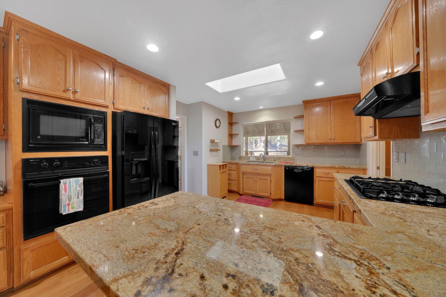 Detail Gallery Image 8 of 52 For 13901 Brook Ct, Pine Grove,  CA 95665 - 3 Beds | 2/1 Baths