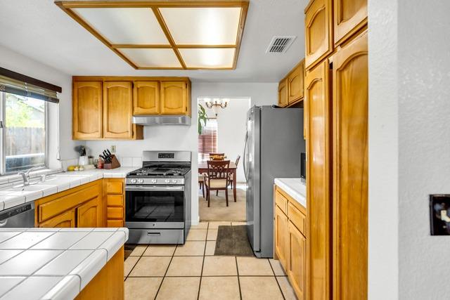 Detail Gallery Image 14 of 53 For 6 Starview Ct, Sacramento,  CA 95823 - 4 Beds | 2/1 Baths