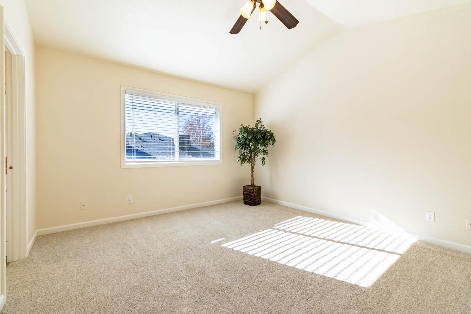 Detail Gallery Image 13 of 27 For 5864 Sequoia Ct, Rocklin,  CA 95677 - 3 Beds | 2 Baths