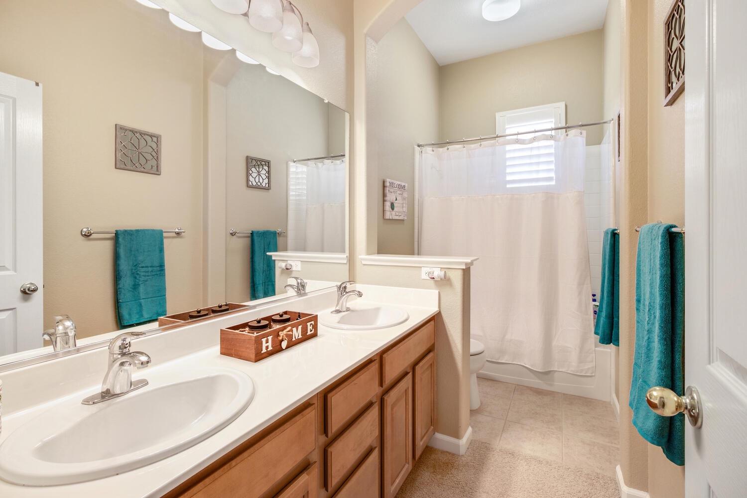 Detail Gallery Image 40 of 69 For 2701 W Pintail Way, Elk Grove,  CA 95757 - 5 Beds | 4/1 Baths