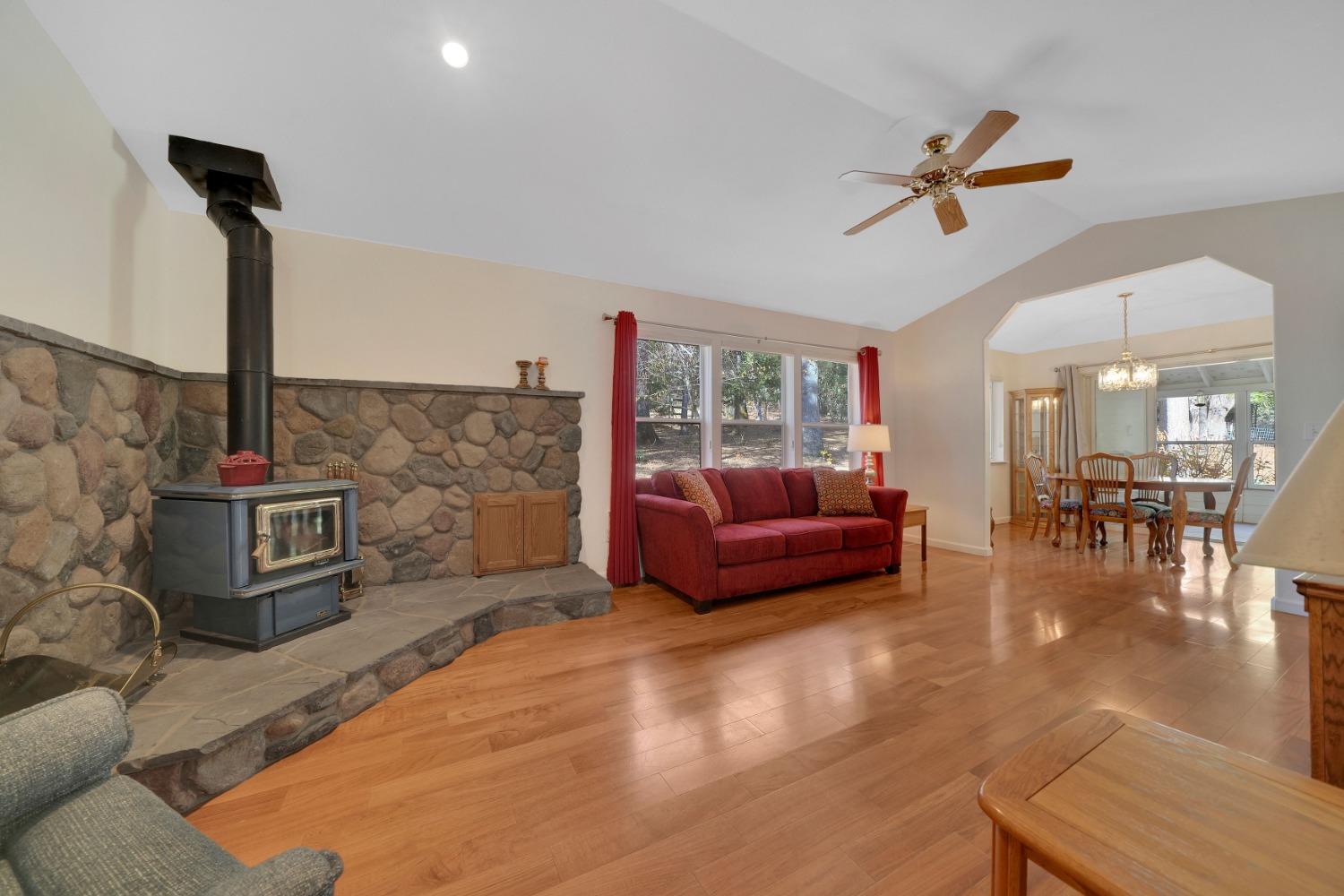 Detail Gallery Image 18 of 52 For 13901 Brook Ct, Pine Grove,  CA 95665 - 3 Beds | 2/1 Baths