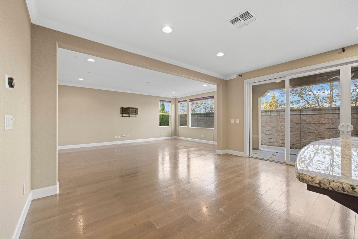 Detail Gallery Image 12 of 47 For 4004 Bari Dr, El Dorado Hills,  CA 95762 - 3 Beds | 2/1 Baths