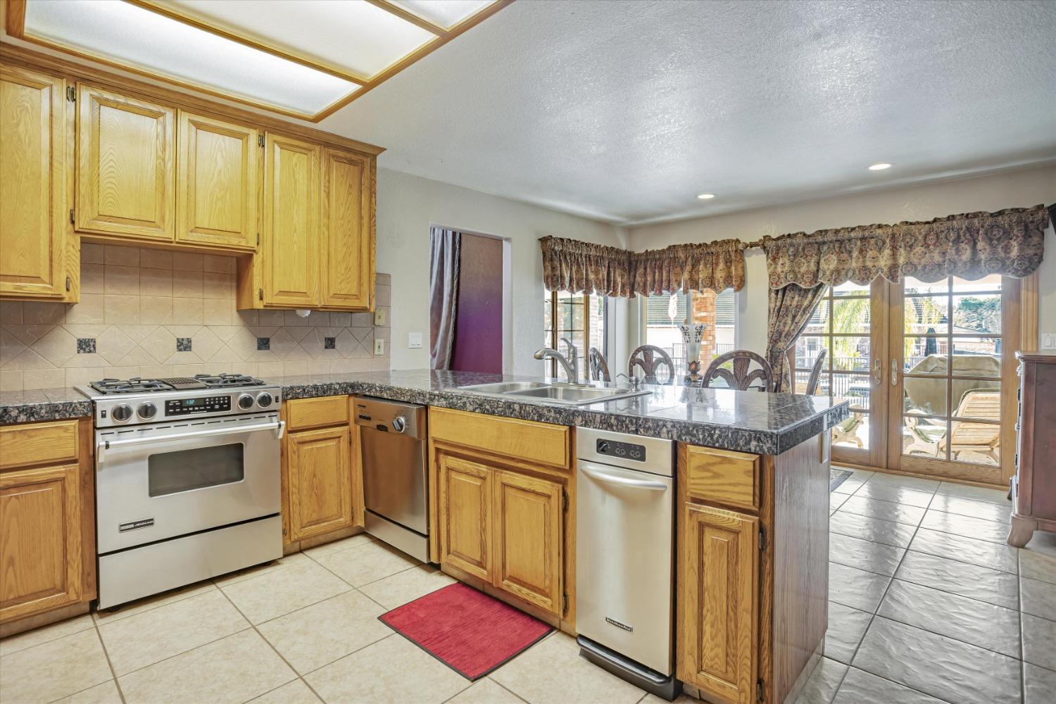 Detail Gallery Image 24 of 89 For 12870 Gross Ct, Galt,  CA 95632 - 4 Beds | 4/1 Baths