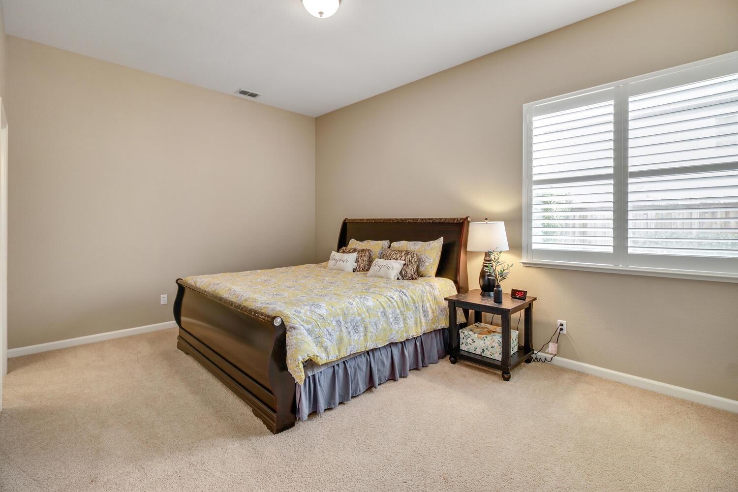 Detail Gallery Image 43 of 69 For 2701 W Pintail Way, Elk Grove,  CA 95757 - 5 Beds | 4/1 Baths