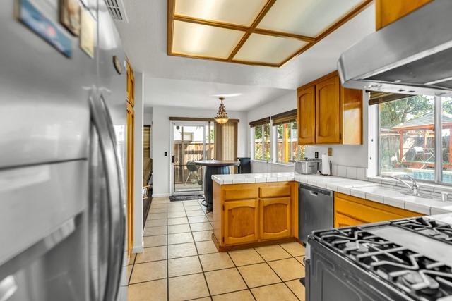 Detail Gallery Image 13 of 53 For 6 Starview Ct, Sacramento,  CA 95823 - 4 Beds | 2/1 Baths