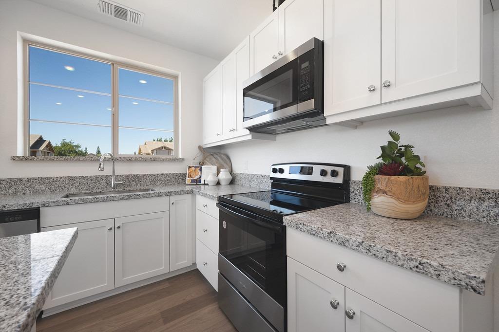 Detail Gallery Image 14 of 35 For 1725 Grand Breeze Ln #81,  Lincoln,  CA 95648 - 3 Beds | 2/1 Baths